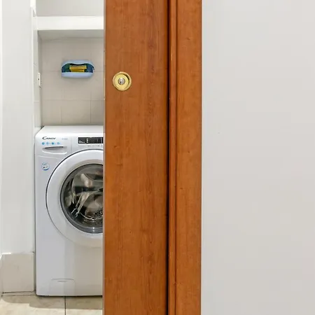 10 Minutes By Car From St Peter's Basilica شقة