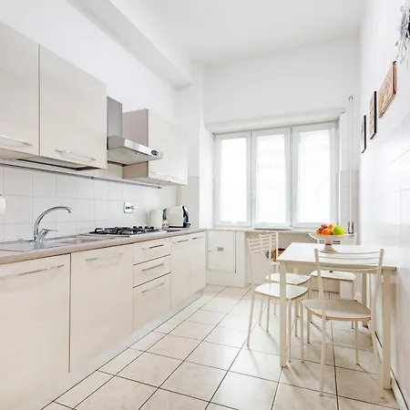 10 Minutes By Car From St Peter's Basilica روما